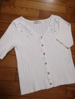 ビジュー　オフホワイト　リブ　カーデ　フラワー　刺繍　レース　ビジューボタン　B