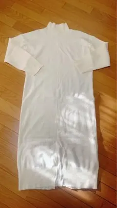 ＆.NOSTALGIA リブ袖タートルニット ワンピース（アイボリー）