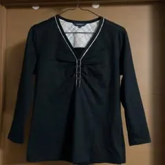 Burberry カットソー（黒）. ホースマーク刺繍入り