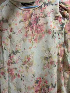 ZARA フラワーデザイントップス XSのサムネイル