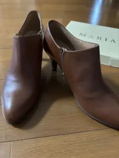 本革　ブラウン ジッパー付きブーティ 中ヒール