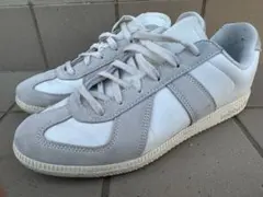 adidas スニーカー