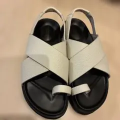 【美品】ビューティーアンドユース　ビッグクロス　バックストラップサンダル23cmのサムネイル