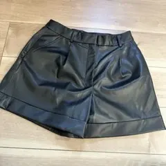 ＺＡＲＡ　ザラ　フェイクレザー　ショートパンツ
