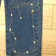 ゴールドチェーン 白い花モチーフ ネックレス