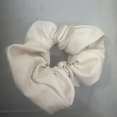 ホワイト シュシュ