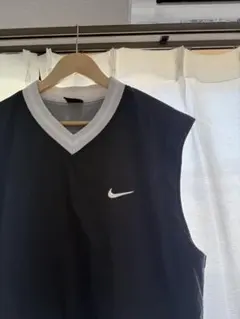 さ*し様 Nike ノースリーブ Vネック ナイロンベスト 黒　 ゴルフ