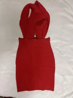 赤のノースリーブニット