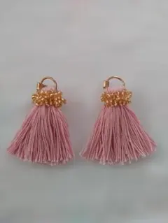 ハンドメイドピアス ピンクタッセルキャッチ