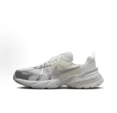 ナイキ V2K ランニングシューズ、シルバー/ホワイト、ユニセックス