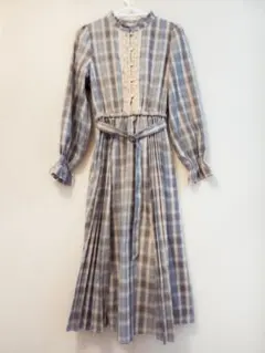 axes femme 青とグレーのチェック柄ワンピース