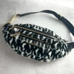 美品　マイケルコース ファー ボディバッグ レオパード　　モノトーン　ブラック