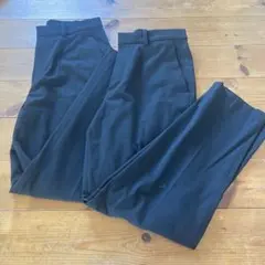 ユニクロ UNIQLO テーパードパンツ S ブラック