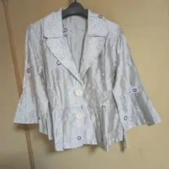 Gracia シルバーグレーの花びら柄刺繍、ジャケット九分丈袖　値引き中