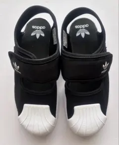 adidas ブラック サンダル