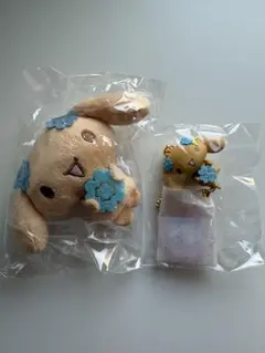 モカ　水色クローバー　シークレット　マスコットブローチ　チャーム　シナモロール