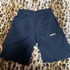 adidas 黒 ハーフパンツ