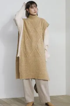タグ付き　ケーブルニットロングベスト