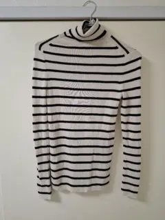 uniqlo メリノリブタートルネックセーター