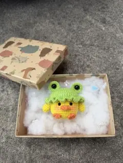 ハンドメイド あみぐるみ カエル帽子のアヒル