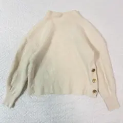 バーバリーブルーレーベル ニットパーカー ウール100％ アイボリー ホースロゴ BURBERRY BLUE LABEL（ニット/セーター）のフリマアイテム一覧