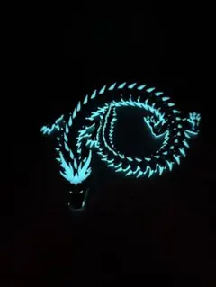 発光効果のあるオリジナル3Dプリント製ドラゴンフィギュア。