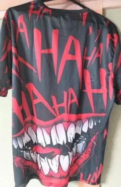 グラフィックTシャツ 赤黒 HAHA