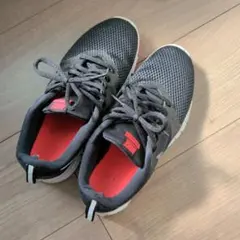 メッシュ素材 ランニングシューズ ブラック/レッド