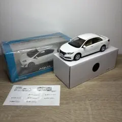 トヨタ プレミオ カラーサンプルミニカー ホワイトパール 2016年発売