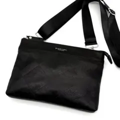 【美品】ブラックレーベルクレストブリッジ サコッシュ エンボスチェック ブラックのサムネイル