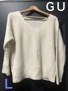 ＧＵ!ジーユー！可愛い！何でも合う！薄手！ニット！アイボリー Vネック ニット