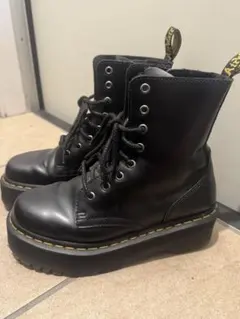 Dr. Martens 厚底ブーツ