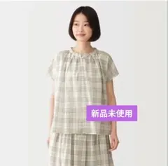 週末限定【新品未使用】無印良品 強撚 フレンチスリーブ チェックブラウスのサムネイル