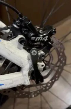 自転車中華油圧4ピストンブレーキリアのみのサムネイル