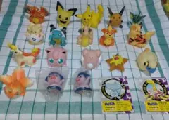 ポケモンキッズ　指人形とカード　リザードン　ピカチュウなどまとめ売り