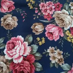 ネイビー花柄プリント生地 約105cm x 174cm (欠24×19㎝)