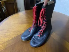 値下げしました！　レザー レースアップブーツ 黒 赤靴ひも