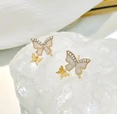 ♥️人気商品♥️おしゃれ　レディース　バタフライ　ピアス　プレゼント　ゴールド