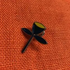 ミナペルホネン ピンバッジのサムネイル