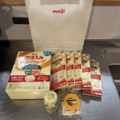 明治 ほほえみ らくらくキューブ 200ml×30袋&缶ミルク&アタッチメント