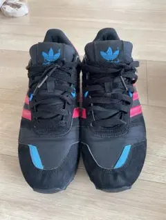 adidas スニーカー ブラック/レッド/ブルー