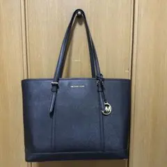 シンプルかわいいバックで、 最近の物なので古臭く無い見た目です‪。 値下げ交渉〇