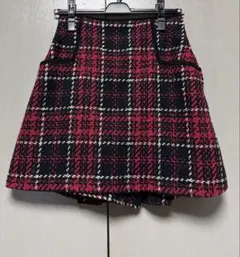 赤と黒のチェック柄ツイードキュロットスカート