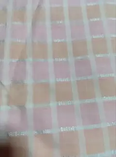 ピンクとベージュのチェック柄綿65%ポリエステル35%生地155✕160