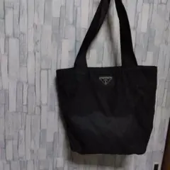 プラダナイロントートバッグ