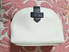 ね*ね様 ⭐︎【新品未開封】カタール航空　DIPTYQUE 化粧品ポーチセット カタール航空 Diptyque ポーチ セット - メルカリ