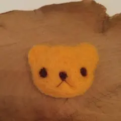 羊毛アートくまさんブローチ