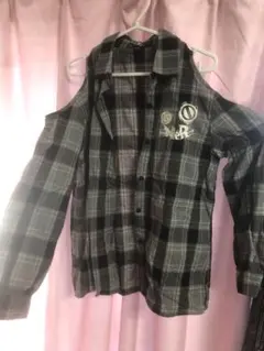 NieR clothing オフショルダー チェックシャツ グレー
