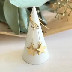 普段使いのシンプル　スウィングピアス　ゴールド