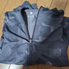 ユニクロUVカットパーカー150 マーブル黒